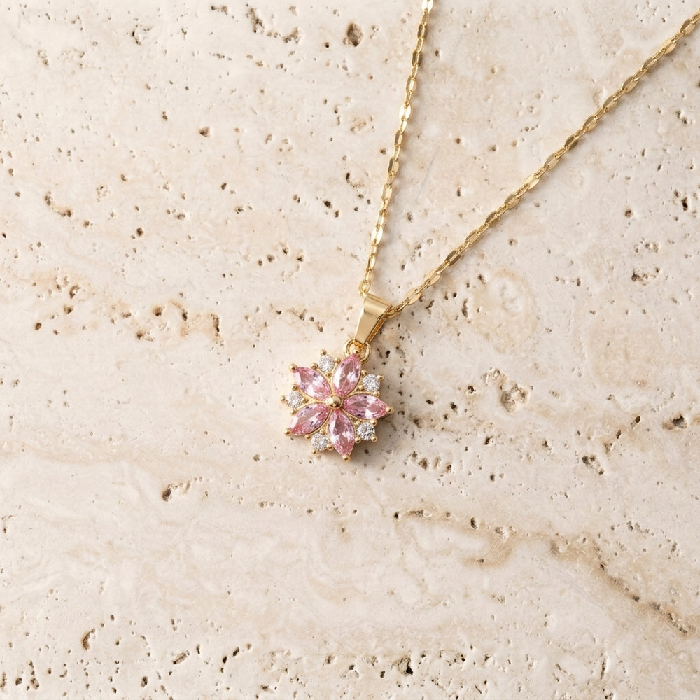 Collar Flor de Cerezo - Joya de Ternura y Cuidado